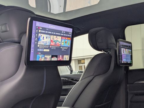 Certified 2025 Cadillac Escalade IQ Sport 1 w/ Smart Trailering package image 20