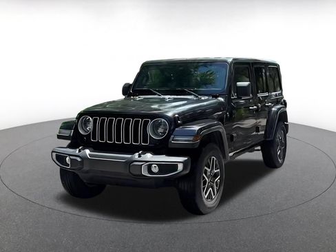 Used 2025 Jeep Wrangler Unlimited Sahara AWD/4WD image 6