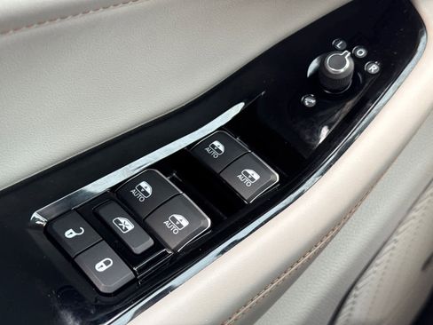 Used 2023 Jeep Grand Cherokee L Overland w/ Luxury Tech Group IV image 24