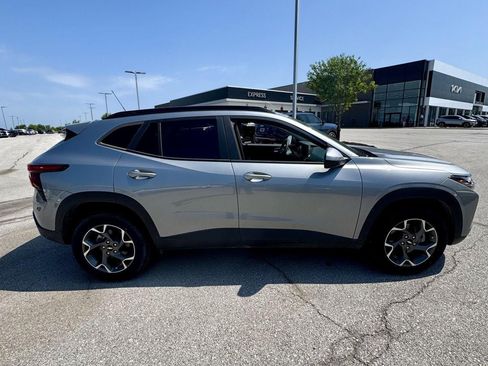 Used 2025 Chevrolet Trax LT FWD image 6