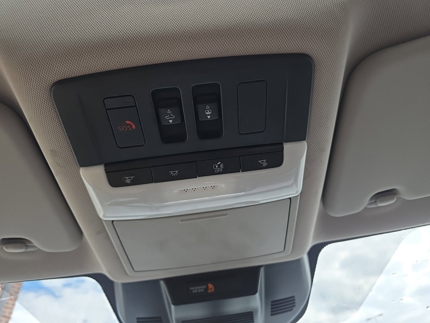 Used 2024 Nissan Rogue SV w/ SV Premium Package AWD/4WD image 12