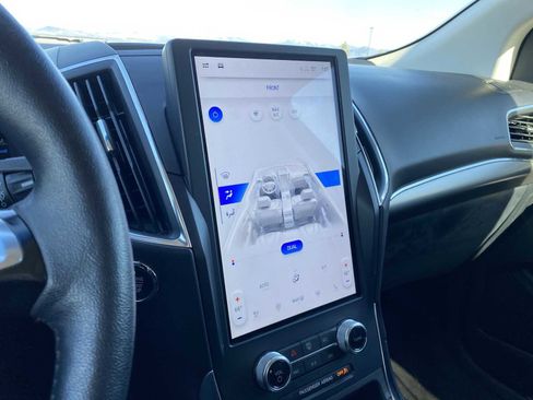 Used 2023 Ford Edge Titanium image 23