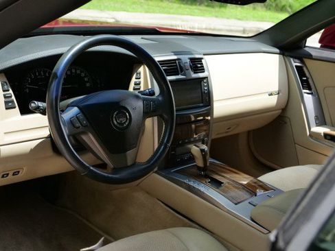 Used 2007 Cadillac XLR V RWD image 2
