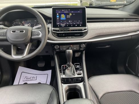 Used 2024 Jeep Compass Latitude image 12