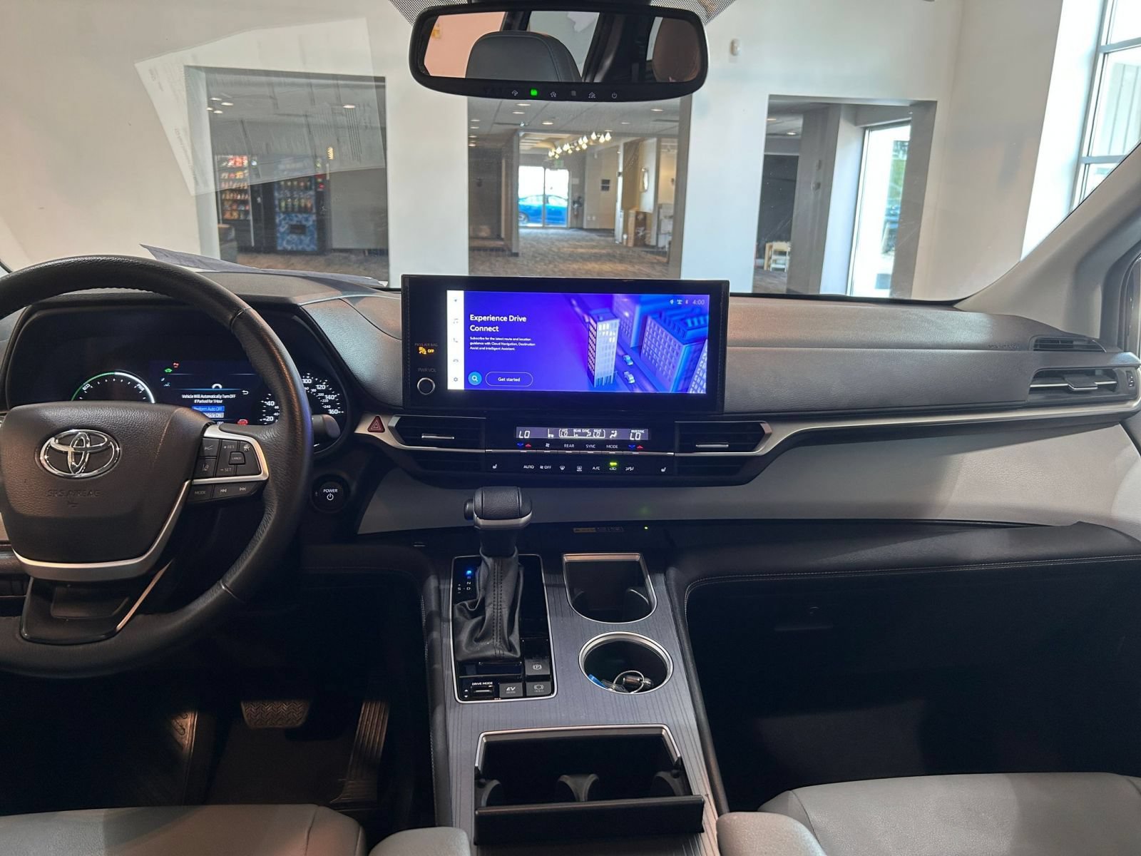 Used 2025 Toyota Sienna XLE FWD image 35