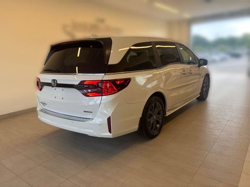 Used 2026 Honda Odyssey Touring image 2