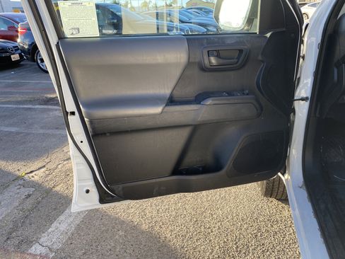 Used 2021 Toyota Tacoma SR w/ SR Convenience Package image 11