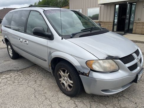 Used 2002 Dodge Grand Caravan Sport FWD image 2