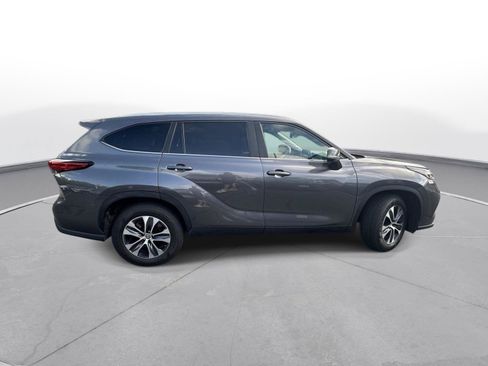 Used 2023 Toyota Highlander XLE FWD image 22