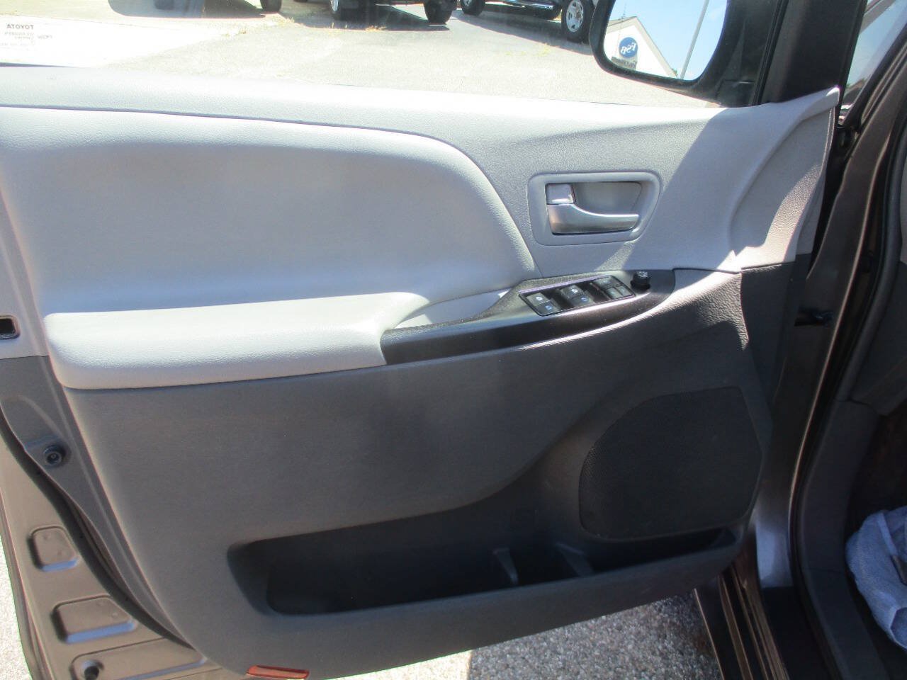 Used 2017 Toyota Sienna LE FWD image 10