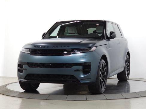 Used 2026 Land Rover Range Rover Sport Dynamic SE AWD/4WD image 3
