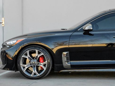 Used 2019 Kia Stinger GT2 image 10