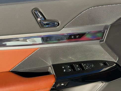 Used 2023 BMW 760i xDrive image 12