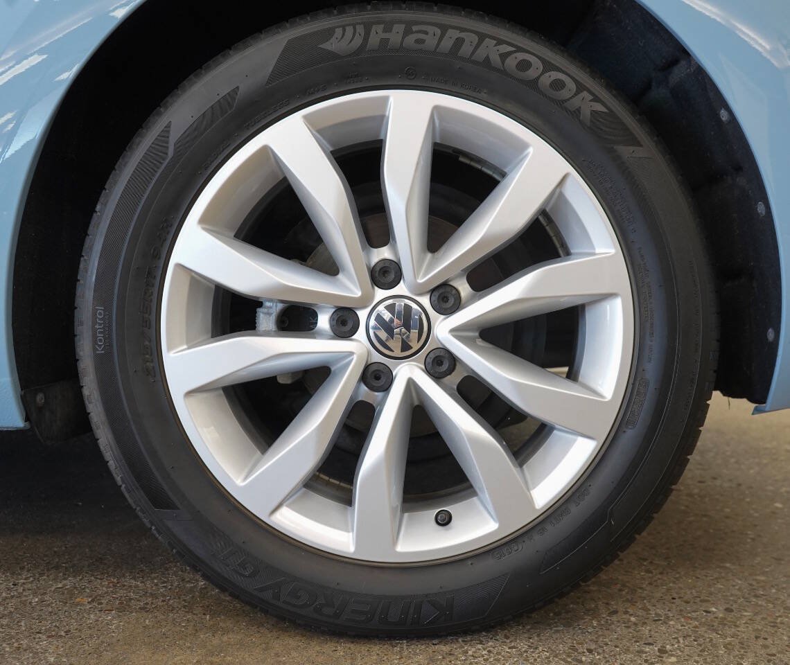 Used 2015 Volkswagen Beetle TDI FWD image 17
