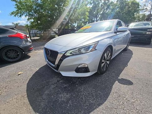 Used 2019 Nissan Altima 2.5 SV image 3