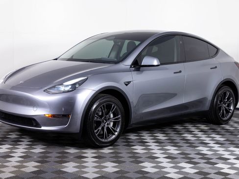 Used 2025 Tesla Model Y Long Range image 1