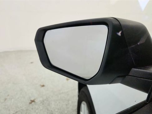Used 2024 Chevrolet Equinox LS FWD image 23