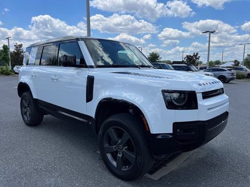 Certified 2025 Land Rover Defender 110 X-Dynamic SE AWD/4WD image 7