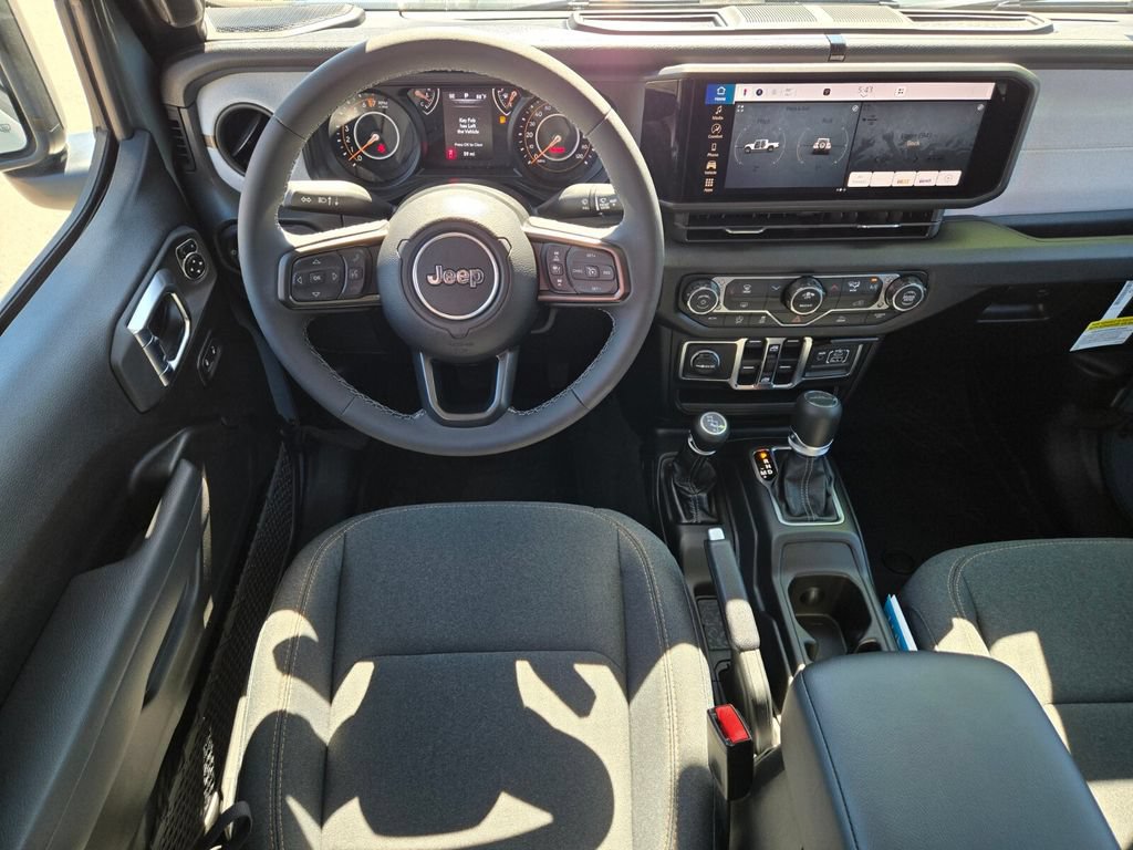 Used 2025 Jeep Gladiator Sport AWD/4WD image 14
