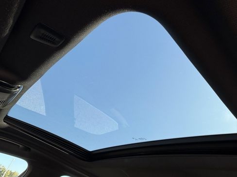 Certified 2023 BMW 530e w/ Convenience Package image 21