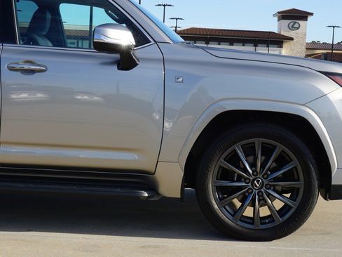 Used 2023 Lexus LX 600 F Sport image 9