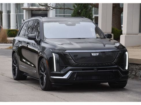 Certified 2026 Cadillac Vistiq Platinum image 2