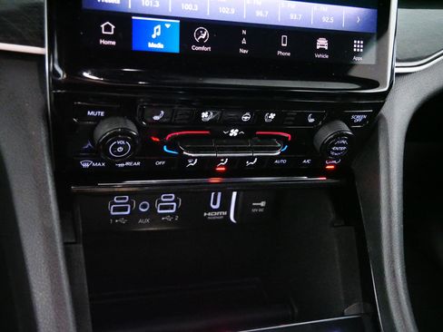 Used 2022 Jeep Grand Cherokee Trailhawk AWD/4WD image 23