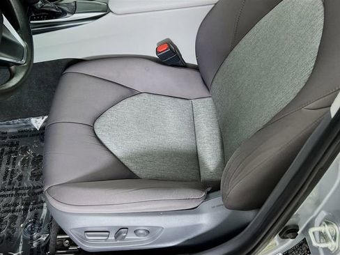 Used 2019 Toyota Camry L image 17