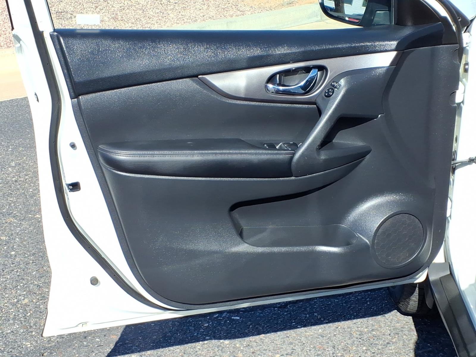 Used 2015 Nissan Rogue SV AWD/4WD image 23
