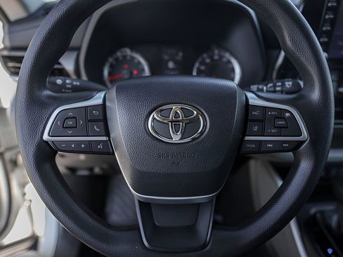 Used 2022 Toyota Highlander L FWD image 15