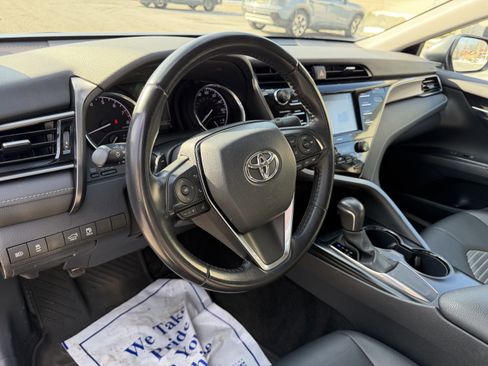 Used 2020 Toyota Camry image 11