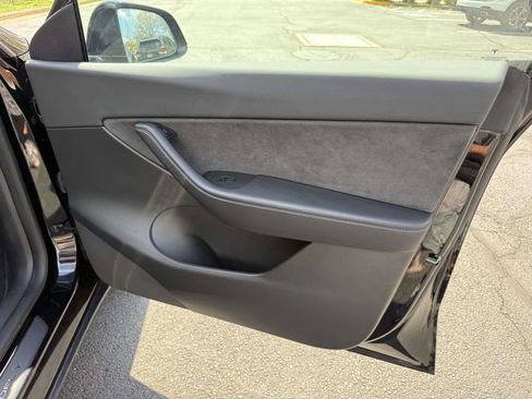 Used 2022 Tesla Model Y Long Range image 15