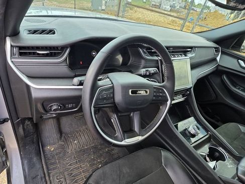 Used 2023 Jeep Grand Cherokee Altitude image 5