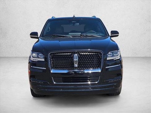 Used 2023 Lincoln Navigator Reserve AWD/4WD image 2