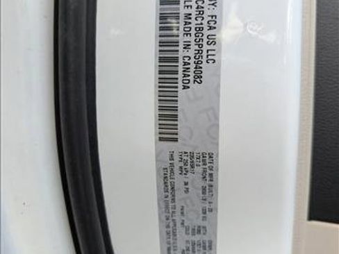 Used 2023 Chrysler Pacifica Touring-L image 24