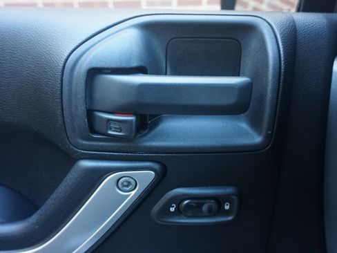 Used 2013 Jeep Wrangler Unlimited Sahara w/ Connectivity Group image 15