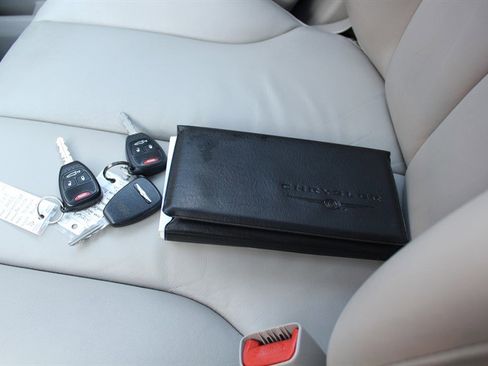 Used 2005 Chrysler Pacifica Touring image 12