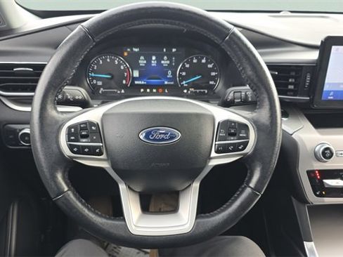 Used 2022 Ford Explorer XLT w/ Equipment Group 202A image 18