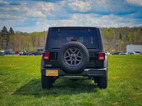 Used 2026 Jeep Wrangler Unlimited Sport AWD/4WD image 5