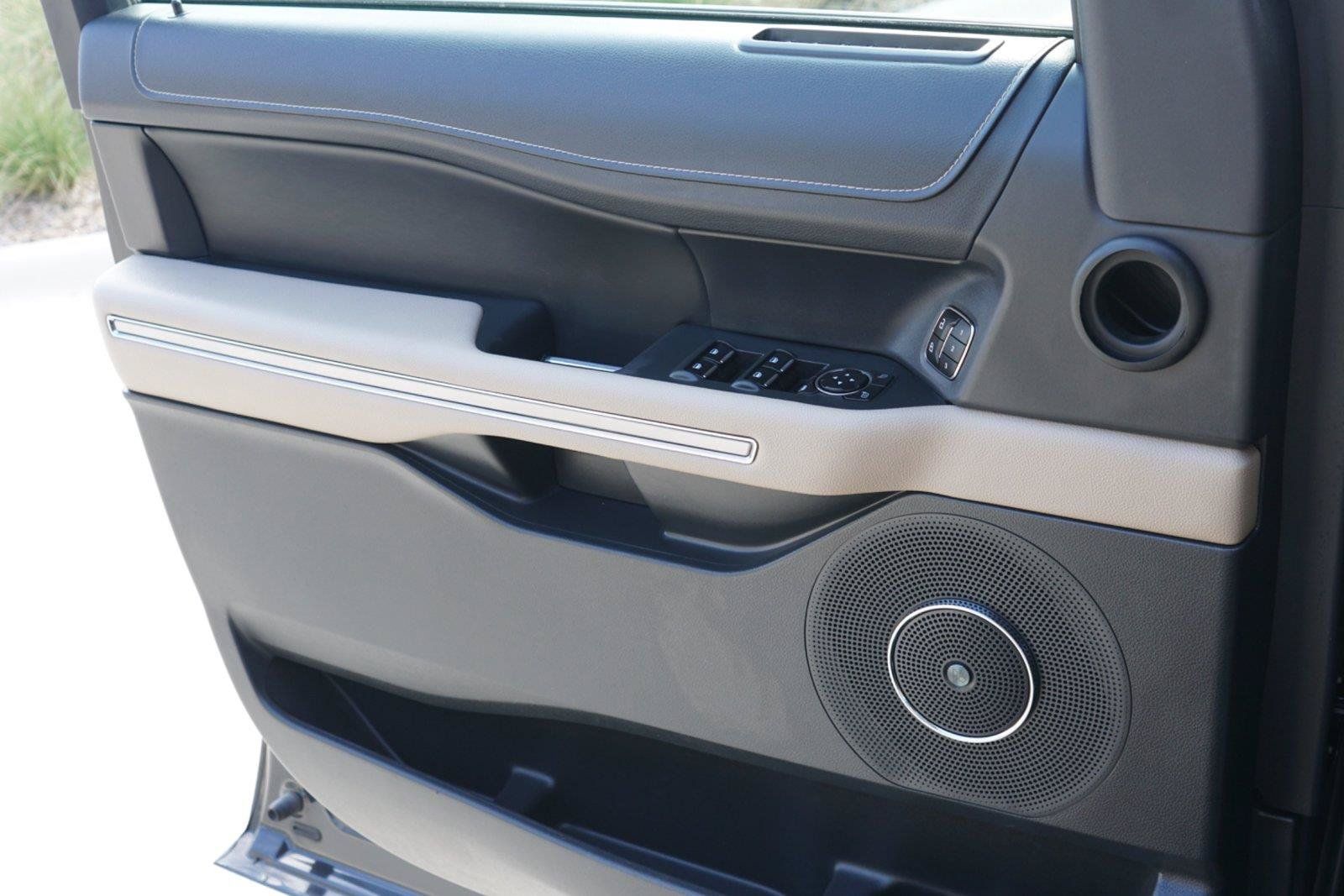 Used 2024 Ford Expedition Max Limited AWD/4WD image 19