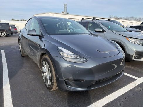 Used 2023 Tesla Model Y Long Range image 4