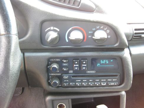 Used 1996 Chevrolet Camaro LT RWD image 13