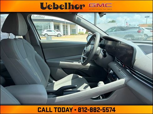 Used 2024 Hyundai Elantra SEL FWD image 2