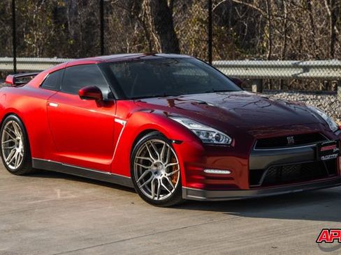 Used 2015 Nissan GT-R Premium image 43