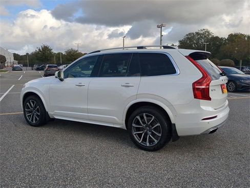 Used 2017 Volvo XC90 T6 Momentum w/ Vision Package image 6