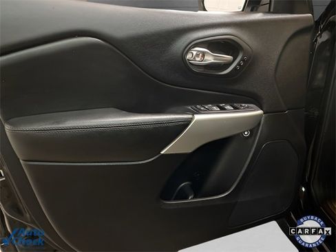 Used 2017 Jeep Cherokee Overland w/ Technology Group image 25