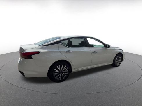 Used 2025 Nissan Altima 2.5 SV image 15