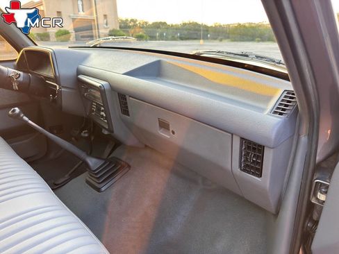 Used 1989 Ford F250 XL 2dr 4WD Standard Cab LB image 35