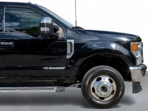 Used 2022 Ford F350 XLT w/ XLT Premium Package image 7