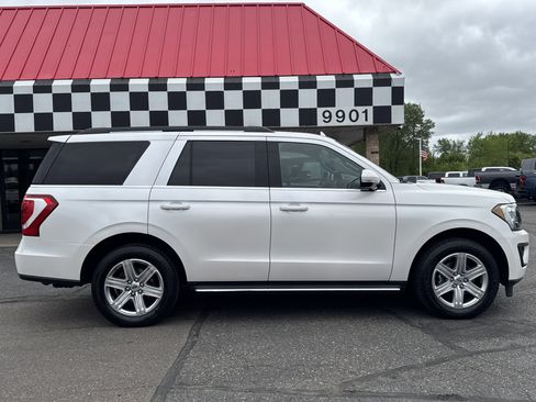 Used 2018 Ford Expedition XLT w/ Equipment Group 202A AWD/4WD image 8